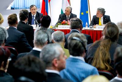 Predsednik Madarske dr. Pl Schmitt in predsednik Republike Slovenije dr. Danilo Trk sta se udeleila odprtja Slovensko-madarske poslovne konference (foto: Stanko Gruden/STA)