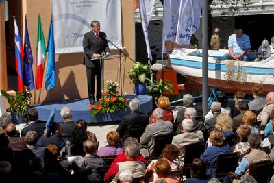 Predsednik republike dr. Danilo Trk se je udeleil slavnostne akademije, posveene evropskemu letu aktivnega staranja in medgeneracijske solidarnosti (foto: Stanko Gruden/STA)