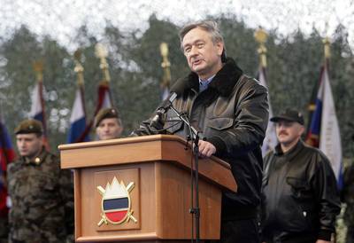 Predsednik in vrhovni poveljnik obrambnih sil dr. Danilo T�rk si je ogledal voja�ko vajo Zmo�nosti Slovenske vojske 2008 ter nagovoril pripadnice in pripadnike Slovenske vojske (FA BOBO)