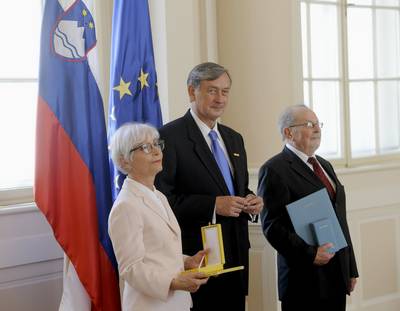 Predsednik republike dr. Danilo Trk je z Zlatim redom za zasluge odlikoval Glasbeno matico Ljubljana, z Redom za zasluge pa je odlikoval dr. Primoa Kureta (foto: Neboja Teji/STA)