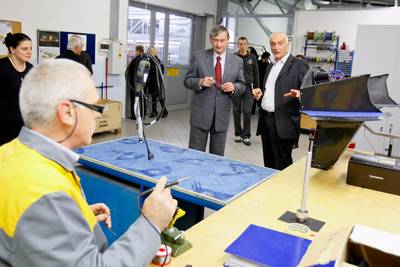 Predsednik republike dr. Danilo Trk je obiskal podjetje Pipistrel (foto: Stanko Gruden/STA)