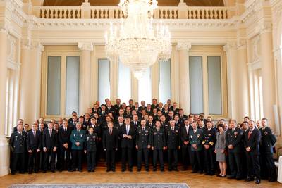 Predsednik republike in vrhovni poveljnik obrambnih sil dr. Danilo Trk je ob dnevu Slovenske vojske priredil sprejem za predstavnike Ministrstva za obrambo Republike Slovenije in astniki zbor Slovenske vojske (foto: Stanko Gruden/STA)