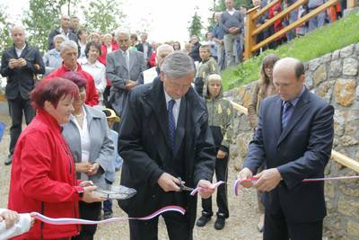 Predsednik republike dr. Danilo Trk in soproga Barbara Mikli Trk sta se v Vaah udeleila jubilejne prireditve 20. Vaki dan (Foto: Danijel Novakovi/STA)