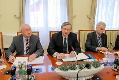 Predsednik republike dr. Danilo Trk je organiziral tretji pogovor o domoljubju z naslovom "Mladi in institucije demokracije" (foto: Daniel Novakovi/STA)