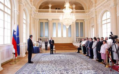 Predsednik republike dr. Danilo Trk je z Redom za zasluge odlikoval patra Cirila Boia (foto: Stanko Gruden/STA)