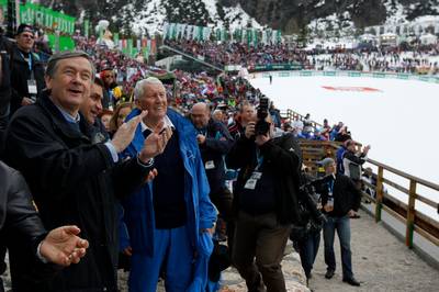 Predsednik republike dr. Danilo Trk si je v Planici ogledal kvalifikacije za petkovo posamino tekmo, s katerimi se uradno zaenja finale svetovnega pokala v smuarskih skokih v Planici (foto: Stanko Gruden/STA)
