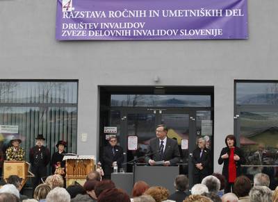 Predsednik republike dr. Danilo Trk je odprl 4. razstavo ronih in umetnikih del drutev invalidov Zveze delovnih invalidov Slovenije z mednarodno udelebo (foto: Tina Kosec/STA)