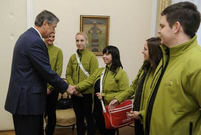 Predsednik republike dr. Danilo Trk je sprejel ekipo, ki je zastopala Slovenijo na evropskem tekmovanju v poklicnih spretnostih EuroSkills 2012 (foto: Neboja Teji/STA)