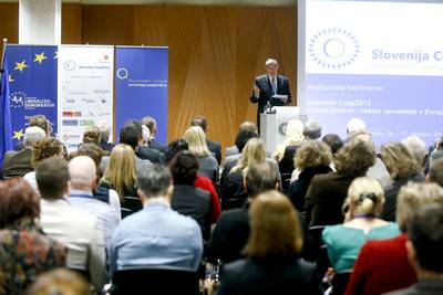 Predsednik republike dr. Danilo Trk se je ob mednarodnem letu zadrug udeleil mednarodne konference "SlovenijaCoop2012: Zadrunitvo – vektor sprememb v Evropi" (foto: Stanko Gruden/STA)