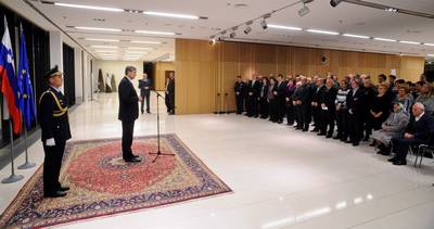 Predsednik republike dr. Danilo Trk je priredil sprejem za svojce padlih pripadnikov Teritorialne obrambe Republike Slovenije, Ministrstva za notranje zadeve in civilnih rtev ter za ranjene v vojni za Slovenijo (foto: Neboja Teji/STA)