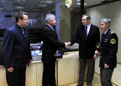 Predsednik republike dr. Danilo Trk je obiskal Operativno-komunikacijski center Uprave za policijske specialnosti Generalne policijske uprave (foto: Tamino Petelinek/STA)