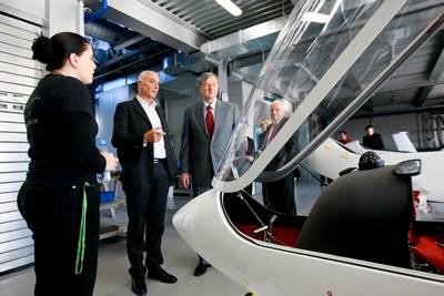 Predsednik republike dr. Danilo Trk je obiskal podjetje Pipistrel (foto: Stanko Gruden/STA)