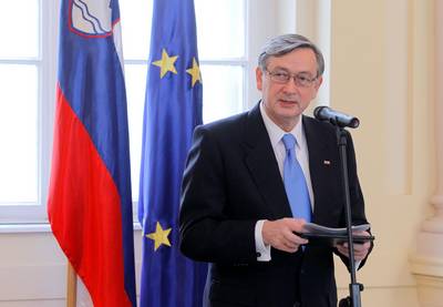 Predsednik Republike Slovenije dr. Danilo Trk, predsednik Dravnega zbora Republike Slovenije dr. Pavel Gantar in predsednik Vlade Republike Slovenije Borut Pahor so ob svetovnem dnevu invalidov priredili sprejem za predstavnike invalidskih organizacij (foto: Daniel Novakovi/STA)