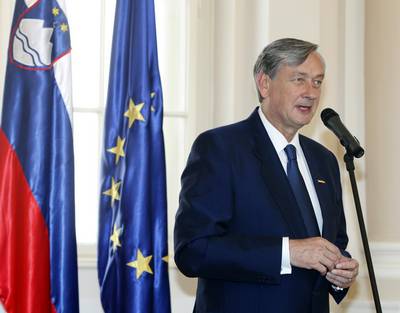 Predsednik republike dr. Danilo Trk je z Zlatim redom za zasluge odlikoval Gorsko reevalno zvezo Slovenije in Ernesta Eryja, z Redom za zasluge pa je odlikoval Anito Ogulin (foto: Tina Kosec/STA)