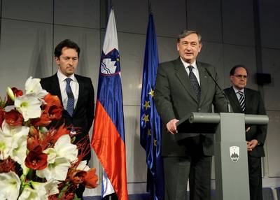 Predsednik republike dr. Danilo Trk, predsednik dravnega zbora dr. Gregor Virant ter minister za razvoj in evropske zadeve s pooblastilom predsednika vlade za nadomeanje mag. Mitja Gaspari so nagovorili novinarje in urednike (foto: Tamino Petelinek/STA)