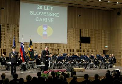 Predsednik republike dr. Danilo Trk se je udeleil slovesnosti ob 20. obletnici slovenske carine (foto: Daniel Novakovi/STA)