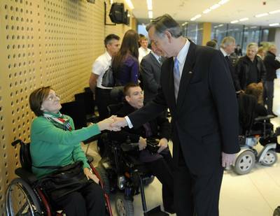 Predsednik republike dr. Danilo Trk in soproga Barbara Mikli Trk sta ob mednarodnem dnevu invalidov priredila sprejem za predstavnike invalidskih organizacij (foto: Neboja Teji/STA)