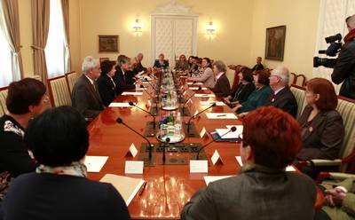 Predsednik republike dr. Danilo Trk je ob svetovnem dnevu Downovega sindroma organiziral pogovor o problematiki ljudi z Downovim sindromom in drugimi motnjami v duevnem razvoju (foto: Tina Kosec/STA)