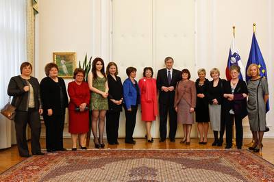 Predsednik republike dr. Danilo Trk in soproga Barbara Mikli Trk sta sprejela kandidatke za Slovenko leta 2011 (foto: Stanko Gruden/STA)