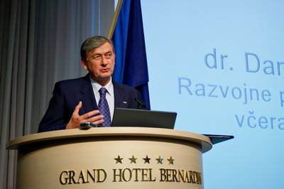 Predsednik republike dr. Danilo Trk se bo udeleil Managerskega kongresa 2011, kjer je imel nagovor na temo "Razvojne paradigme veraj in danes" (foto: Stanko Gruden/STA)
