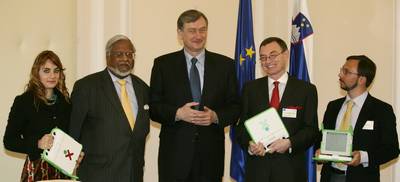 18. 3. 2008, Ljubljana: Predsednik republike dr. Danilo Türk se je srečal s predstavniki organizacije One Laptop per Child (FA BOBO)