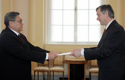 6. 3. 2008, Ljubljana: Predsednik republike dr. Danilo Türk je sprejel poverilno pismo veleposlanika Republike Kazahstan Rashida Ibrayeva (FA BOBO)