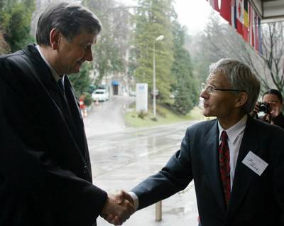 27. 3. 2008, Bled: Predsednik republike dr. Danilo Türk s predsednikom Slovenskega centra PEN Tonetom Peršakom (FA BOBO) 