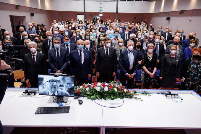 President Pahor delivers a speech at the condolence ceremony in memory of Boris Pahor at the National Hall in Trieste