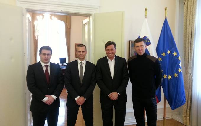 The President of Slovenia expresses his support to the new head coach of the national football team, Sre�ko Katanec 