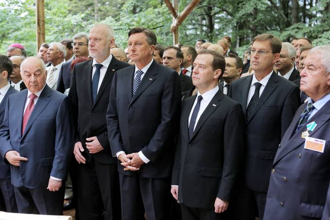 The President of the Republic of Slovenia, Mr Borut Pahor, traditionally attended the memorial ceremony at the Russian Chapel under the Vri pass where he also laid a wreath.