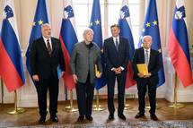 Predsednik Pahor je na posebni slovesnosti v Predsedniki palai vroil dravna odlikovanja