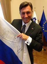 Predsednik republike Borut Pahor je estital Tini Maze za osvojitev zlate olimpijske medalje na zimskih olimpijskih igrah v Soiju