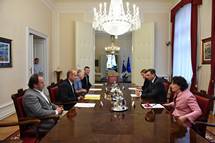 Predsednik Republike Slovenije Borut Pahor sprejel na pogovor predstavnike drutva EKO Anhovo in dolina Soe