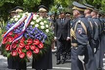 Predsednik republike pred dnevom dravnosti poloil venec na Pomnik padlim v vojni za Slovenijo '91