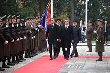 Predsednik Pahor na državniškem obisku v Zagrebu: “Vesel sem, da je Hrvaška moj zadnji uradni obisk v tujini. Vedno sem se trudil za dobre odnose med nami. Zunanja in evropska politika se vedno začneta pri sosedih.”