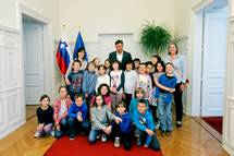 Otroci na obisku v Predsedniki palai