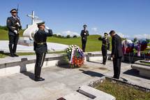 Predsednik republike je poloil venec na Pomnik padlim v vojni za Slovenijo '91