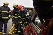 Predsednik Pahor sodeloval v vaji reevanja pokodovanih oseb iz vozila