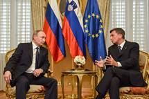 Ob 25. obletnici vzpostavitve diplomatskih odnosov med Slovenijo in Rusko federacijo sta predsednika Pahor in Putin imela dalji telefonski pogovor