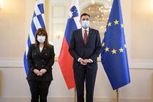 Predsednik Pahor na njenem prvem uradnem obisku v tujini gosti predsednico Helenske republike Katerino Sakellaropoulou 