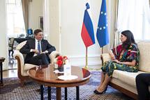 Predsednik Pahor in ministrica Kustec o iztekajoem se olskem letu, ki sta ga zaznamovala epidemija in z njo uenje na daljavo
