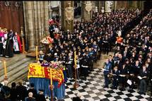 Predsednik Pahor se je v Londonu udeležil pogrebnih slovesnosti kraljice Elizabete II. 