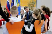 Predsednik Pahor s koprskimi osnovnoolci o njihovi prihodnosti in povezovanju: 
