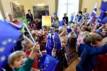 Predsednik Pahor ob dnevu suverenosti v Predsedniki palai s tremi generacijami dravljanov: 