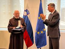 Predsednik Republike Slovenije je danes na posebni slovesnosti v New Yorku vročil državno odlikovanje, ki ga je prejel Martin Cimerman