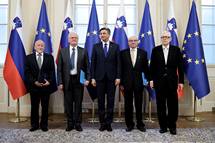 Predsednik republike Borut Pahor je na posebni slovesnosti v Predsedniki palai vroil dravna odlikovanja