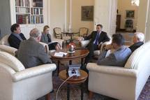 Predsednik Pahor se je sreal z Milanom Kuanom, Slavkom Preglom, dr. Andrejem Blatnikom in dr. Samom Rugljem, ki so ga seznanili s poloajem slovenske knjige