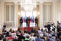 Ob dravnem prazniku, dnevu suverenosti, v Predsedniki palai dan odprtih vrat in poastitev 30. obletnice odhoda zadnjega vojaka JLA iz Slovenije 