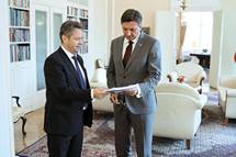 Predsednik raunskega sodia je predsedniku Pahorju predstavil  Poroilo o delu raunskega sodia za leto 2018