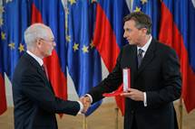 Predsednik Pahor vroil red za izredne zasluge nekdanjemu predsedniku ES Hermanu Van Rompuyu